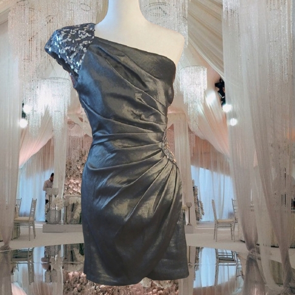 Jessica McClintock Dresses & Skirts - Jessica McClintock Silver Cocktail Dress Size 6